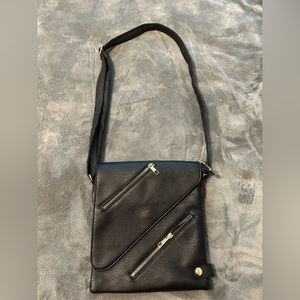 Black Crossover Bag 👜